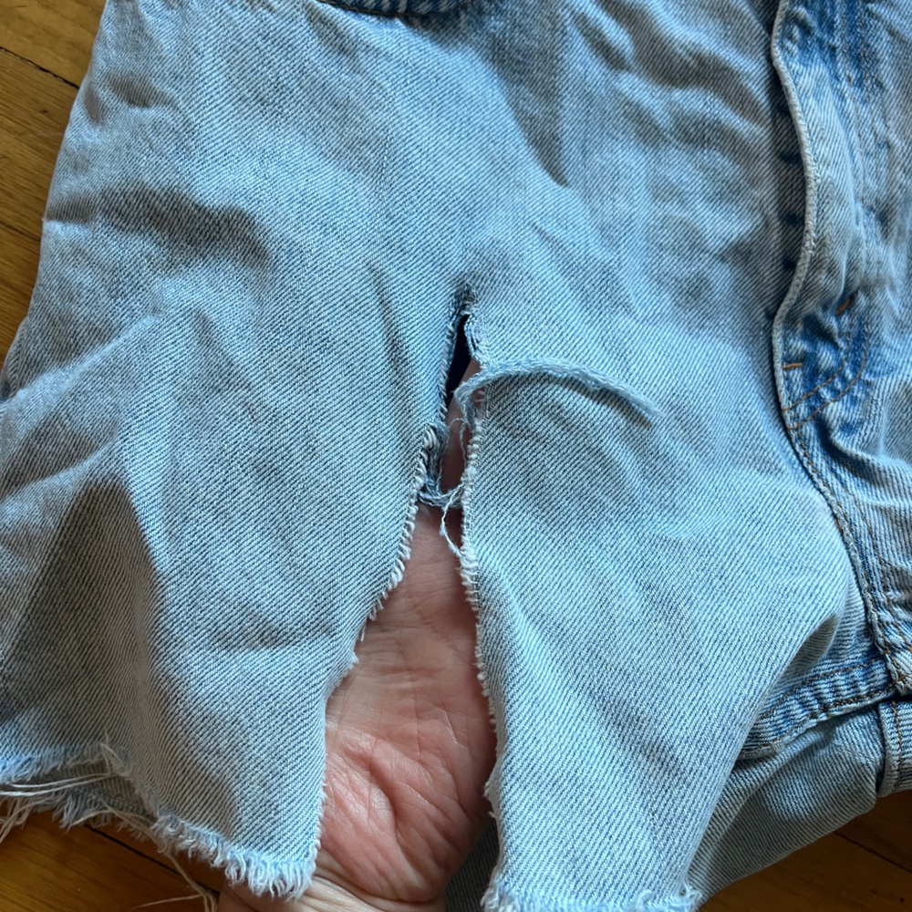 Ripped thrashed Levi’s 505 light denim vintage shorts sexy baggy unisex 34 33 - Picture 2 of 6